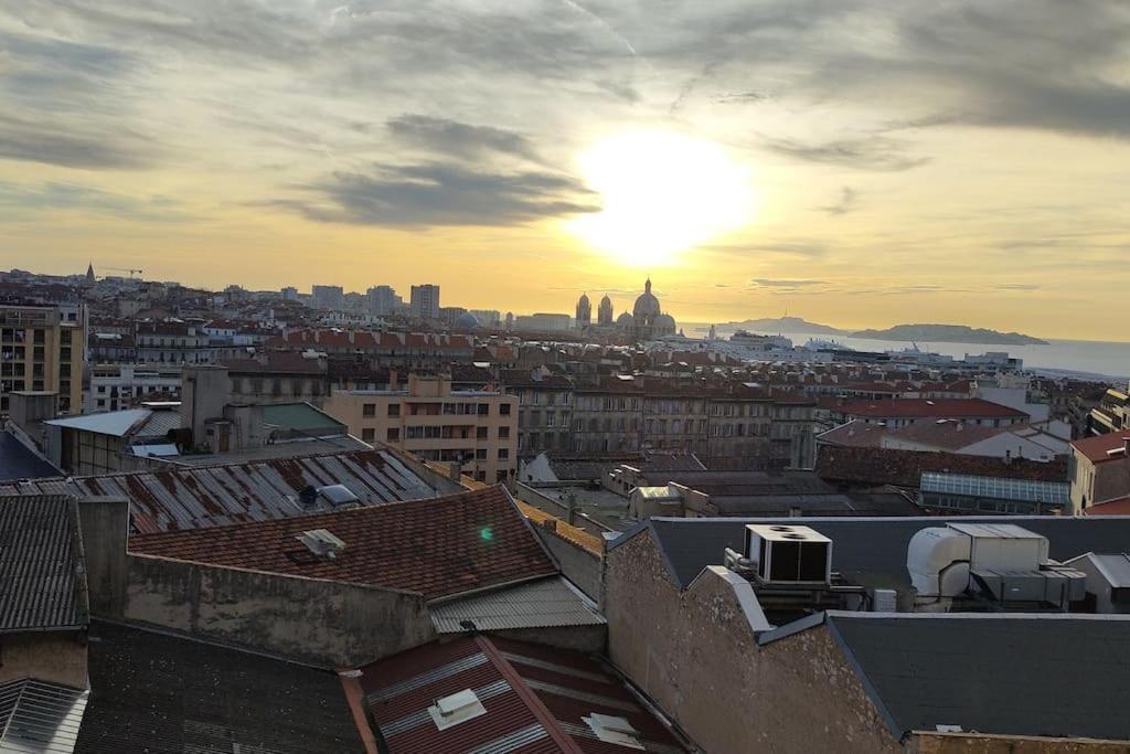 Vue Mer Et Et Notre Dame Centre Ville Avec Balcon Et Parking Marselha Exterior foto